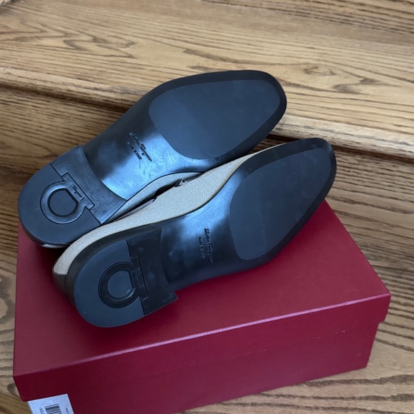 NIB Salvatore Ferragamo Faggio 4 Men's Brown and Linen Loafers - Picture 7 of 10